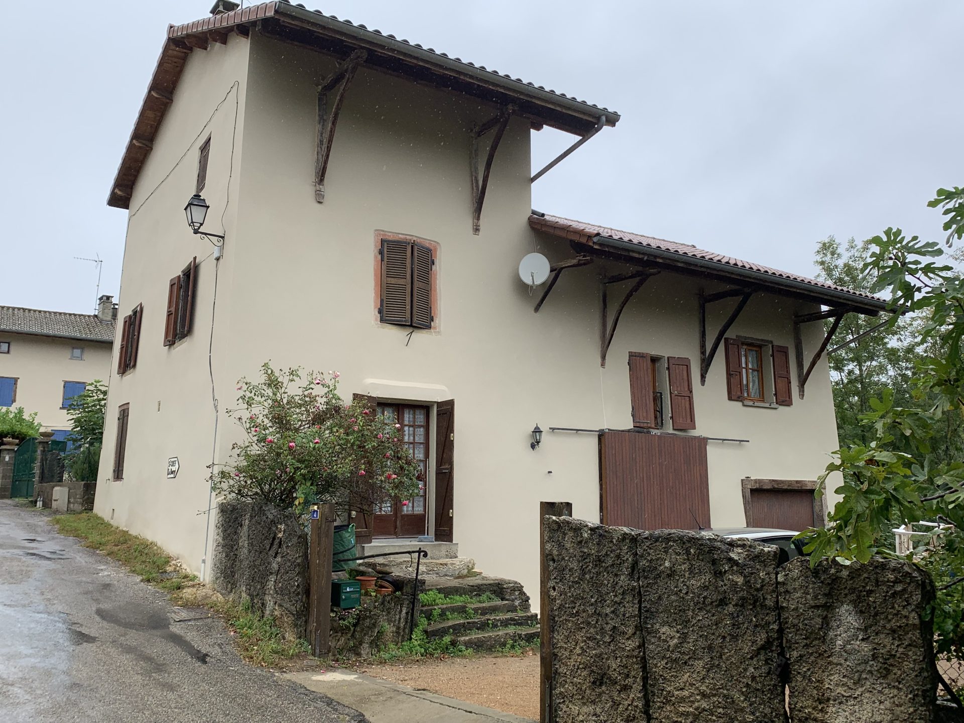 photo-facade-saint-chef-38890-apres-ravalement