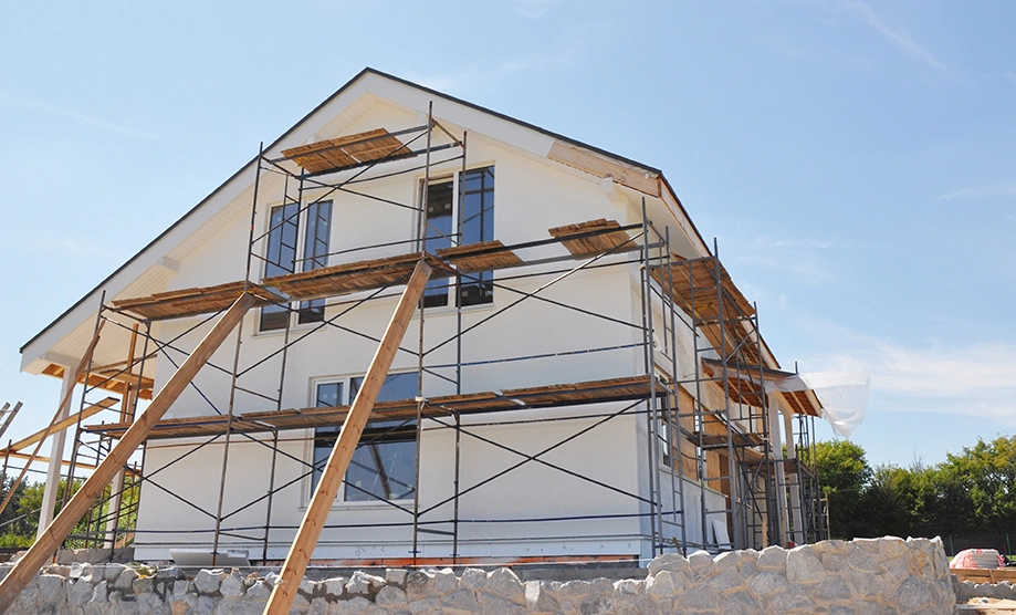 photo-facade-maison-echafaudage-renovation-globale