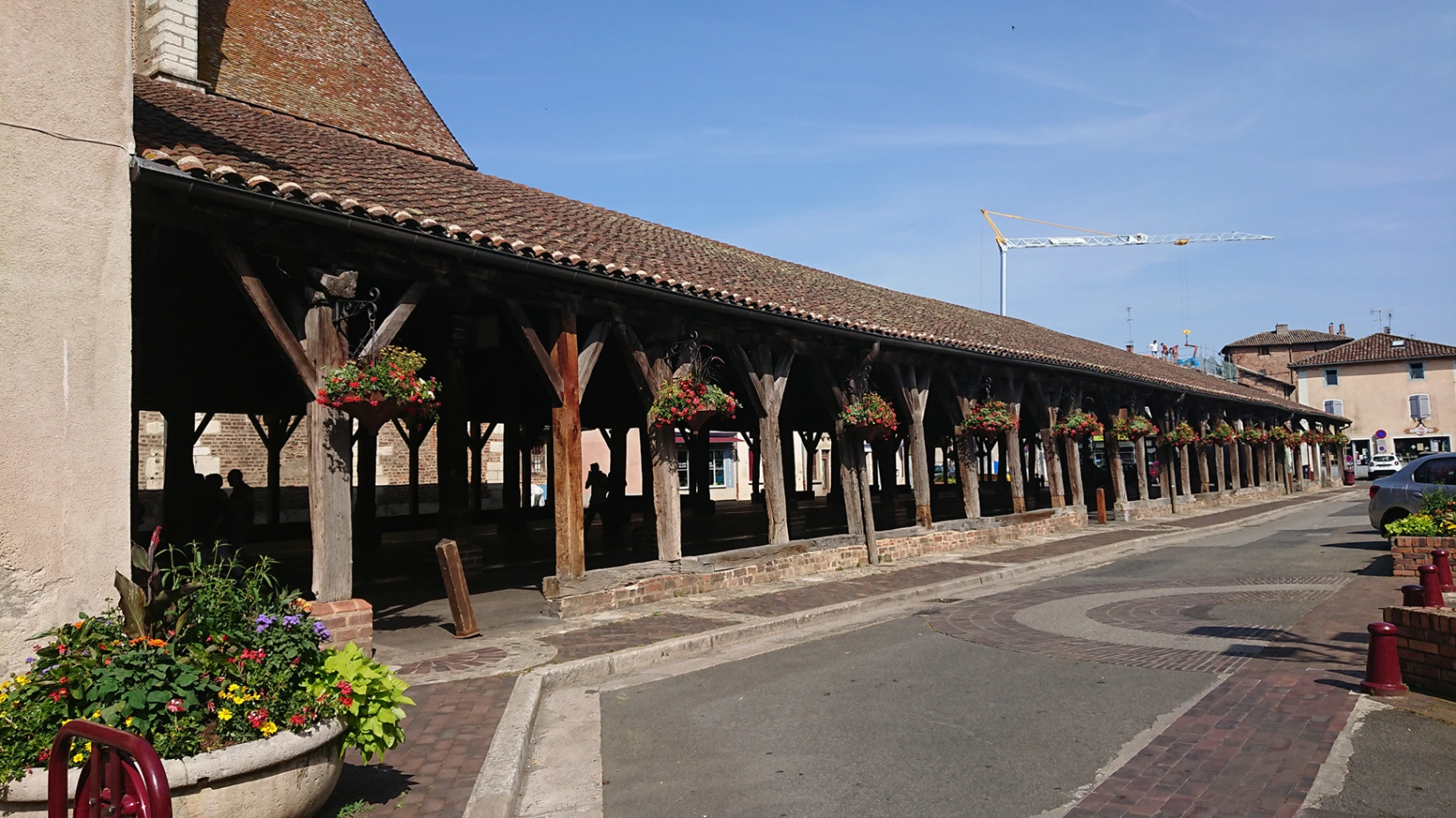 photo-chatillon-chalaronne-marche-couvert-village