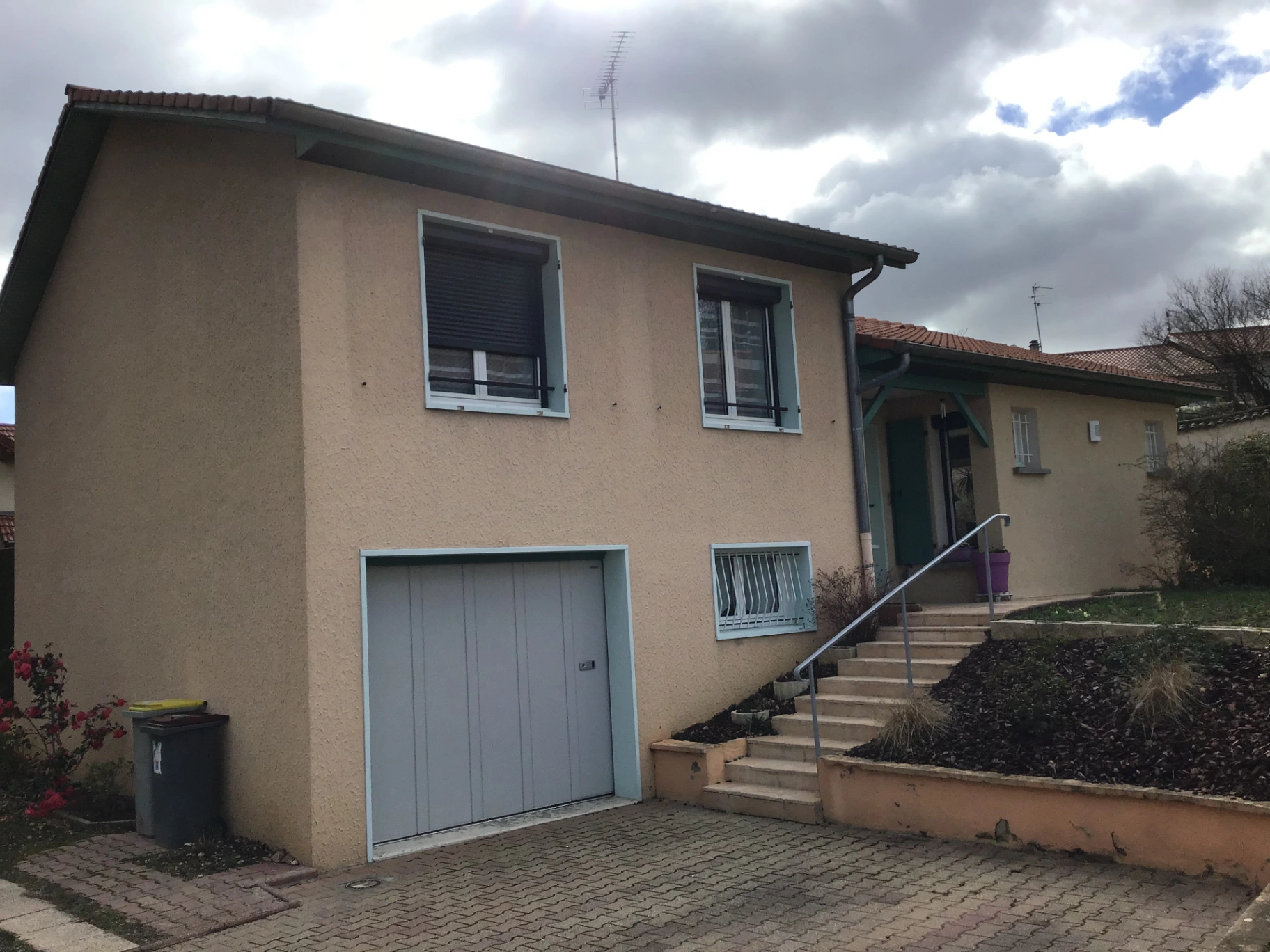 photo-facade-saint-bonnet-de-mure-69720-avant-renovation
