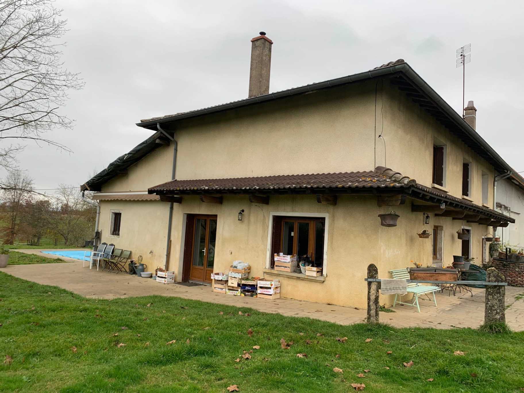photo-facade-saint-trivier-sur-moignans-01990-avant-isolation-thermique-exterieure