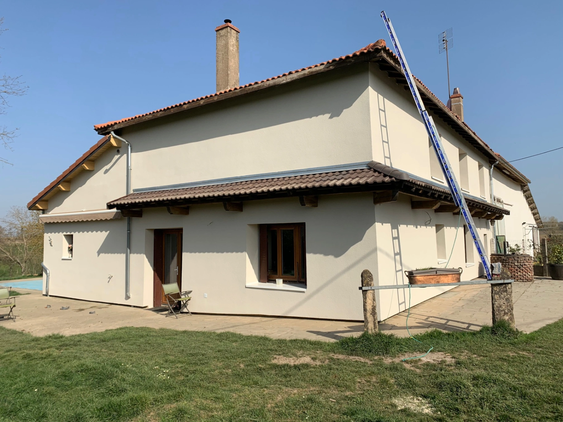 photo-facade-saint-trivier-sur-moignans-01990-apres-isolation-thermique-exterieure
