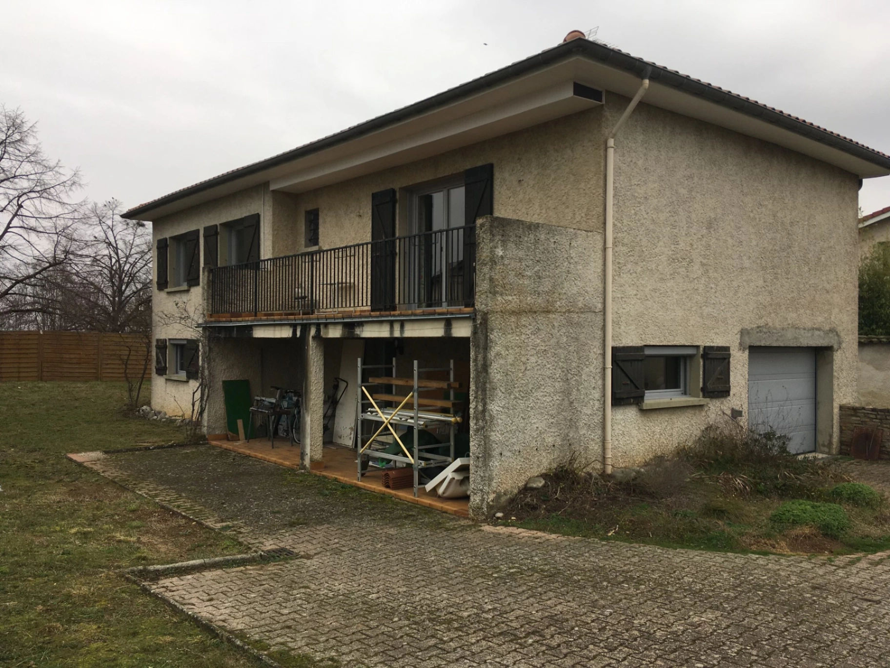 photo-facade-saint-laurent-de-mure-69720-avant-ravalement