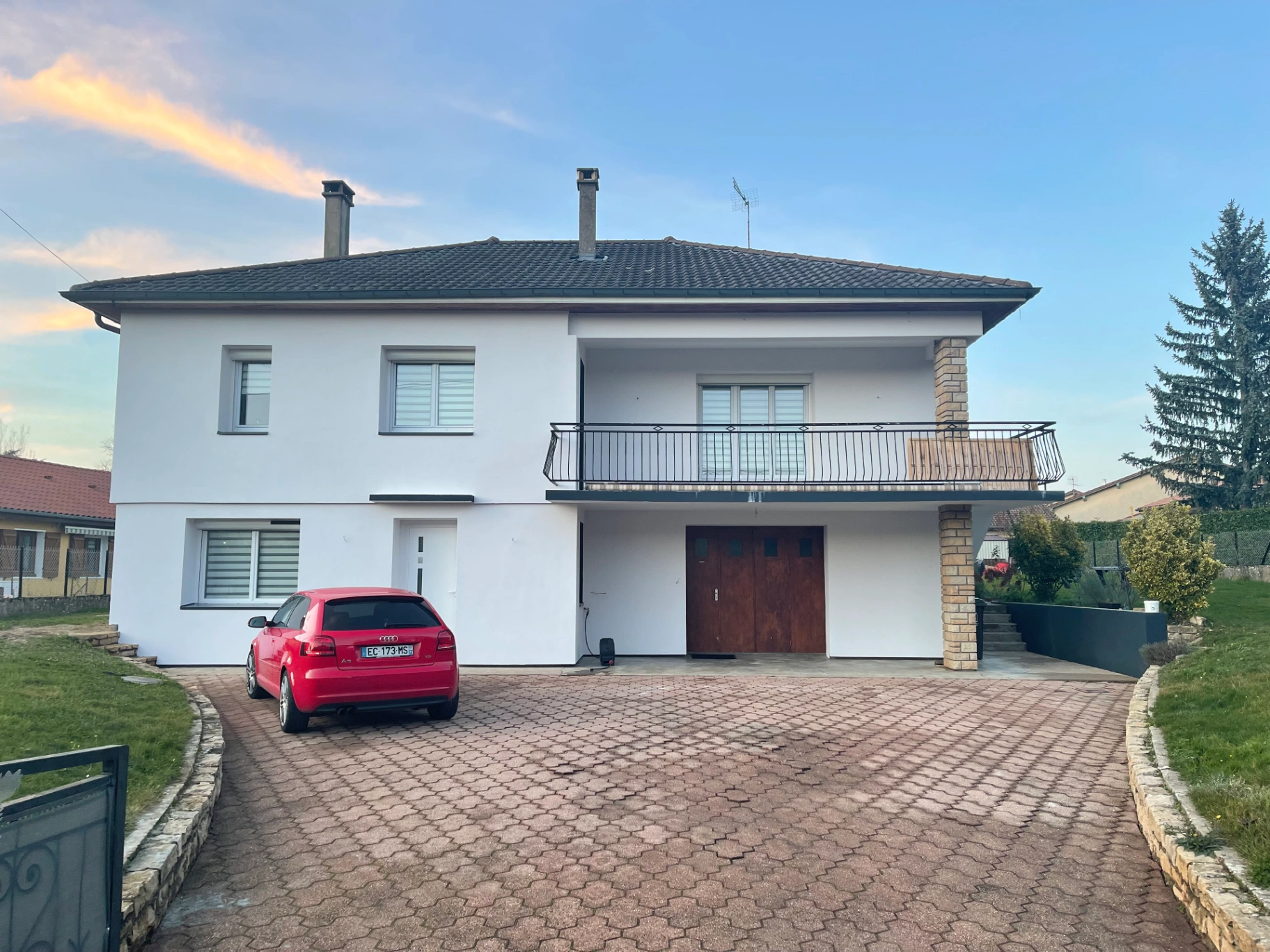photo-facade-neuville-les-dames-01400-apres-isolation-thermique-exterieure