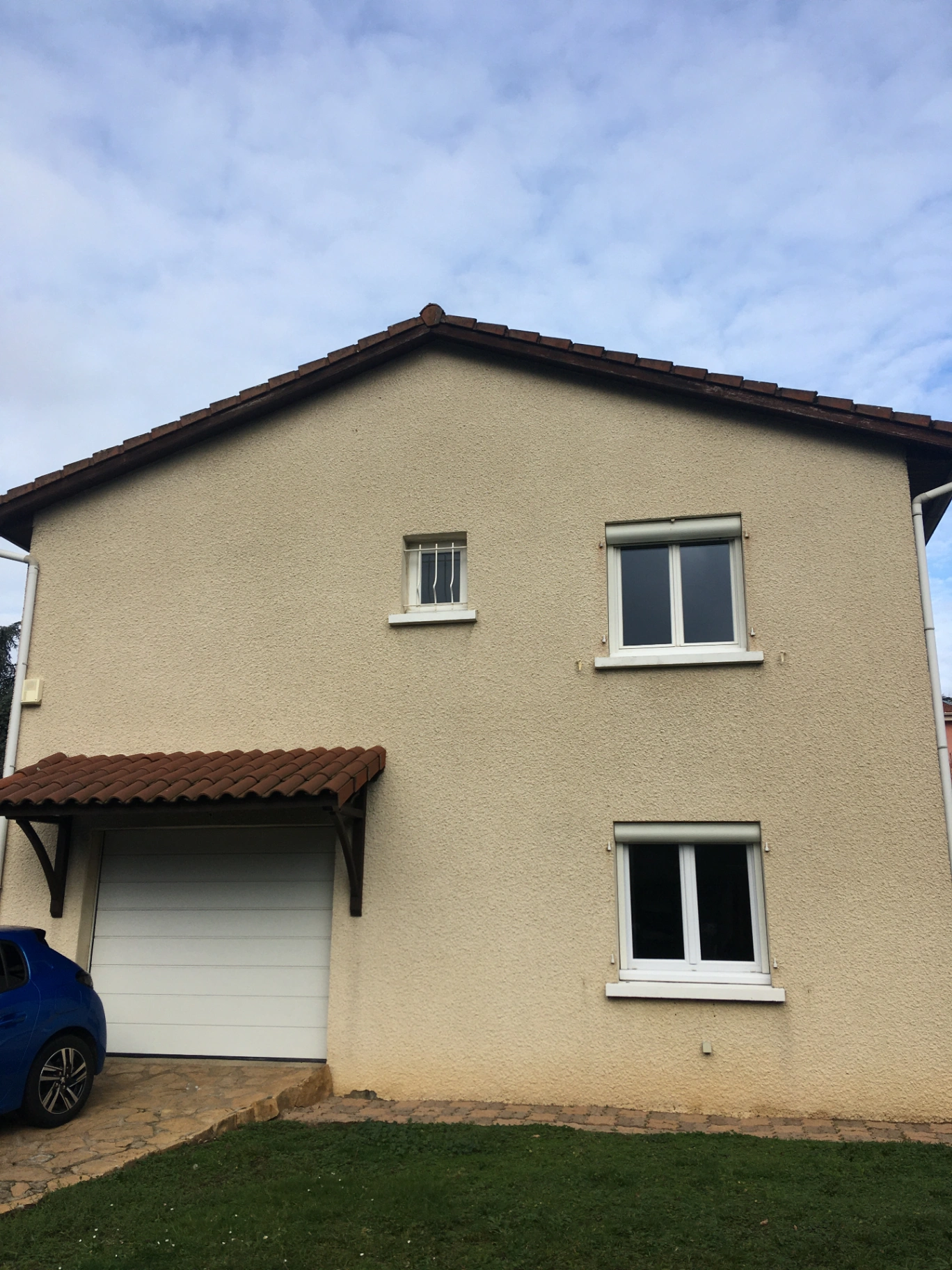 photo-facade-champagne-au-mont-dor-69140-avant-isolation-thermique-exterieure