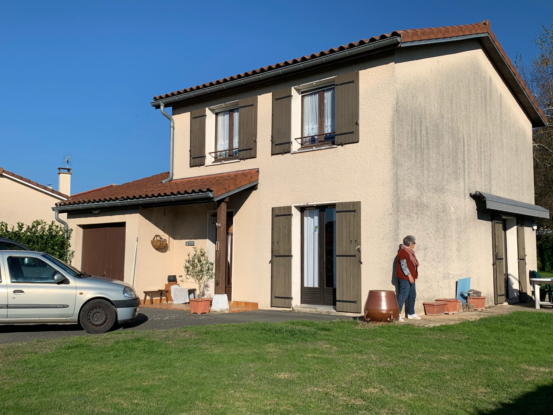 photo-facade-chaveyriat-01660-avant-ravalement
