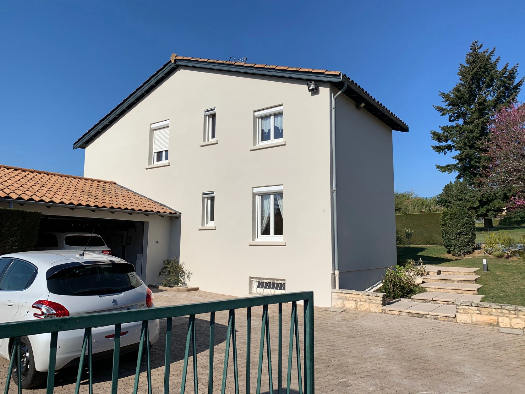 photo-facade-neyron-01700-apres-ravalement