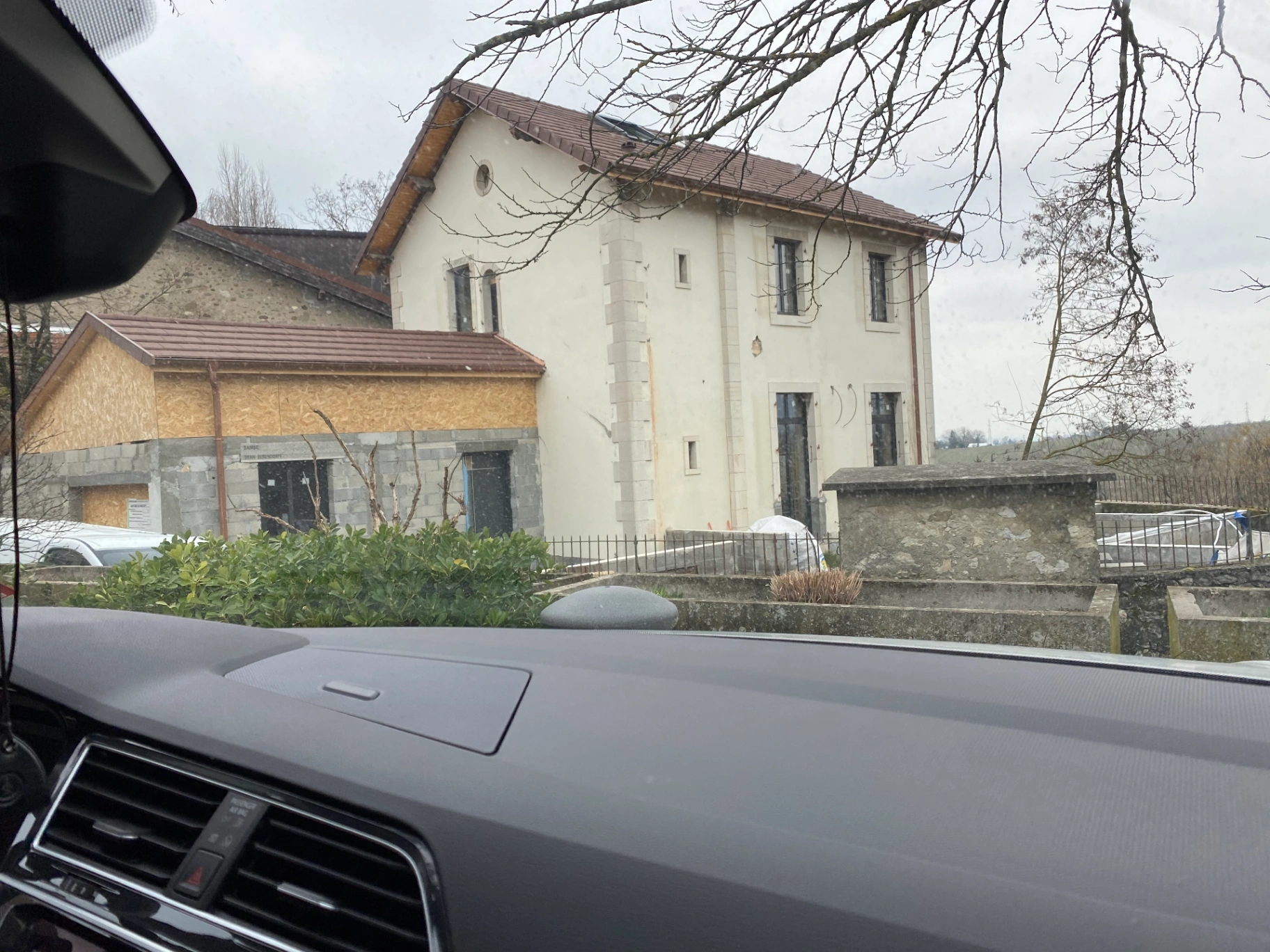 photo-facade-saint-julien-en-genevois-74160-avant-renovation