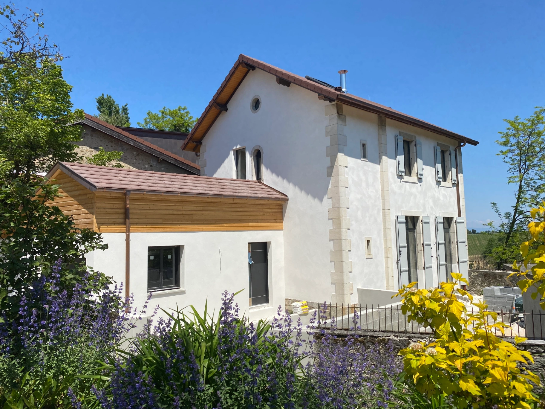 photo-facade-saint-julien-en-genevois-74160-apres-renovation