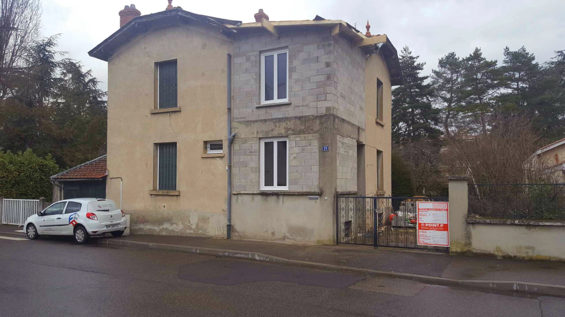 photo-facade-champagne-au-mont-dor-69140-avant-ravalement