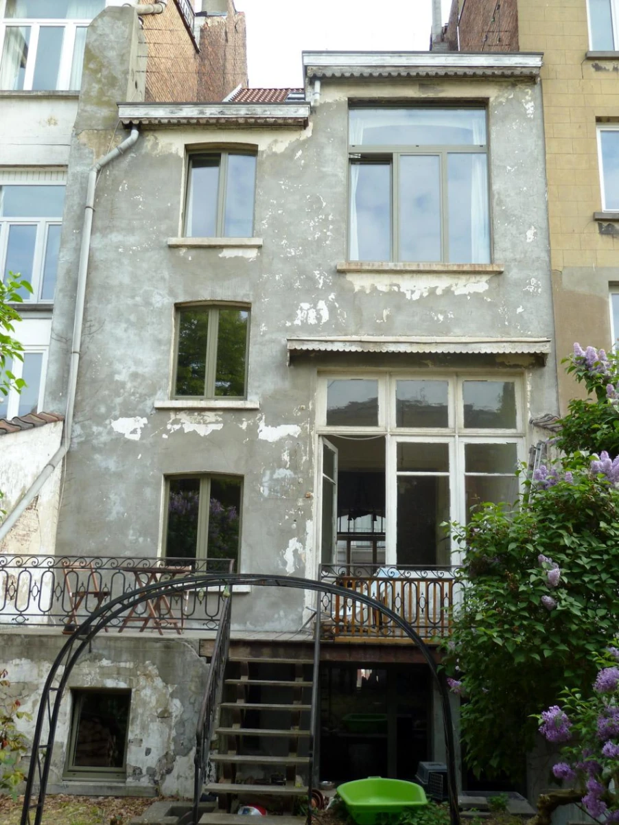 photo-renovation-globale-facade-maison-mitoyenne-murs-fenetres-avant