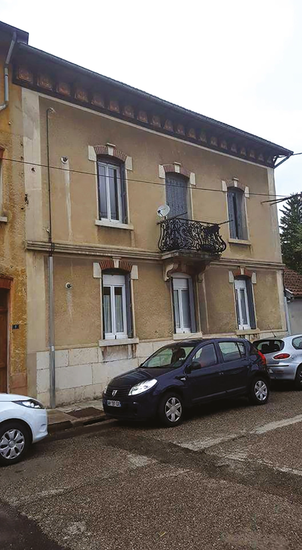 photo-facade-oyonnax-01100-avant-ravalement