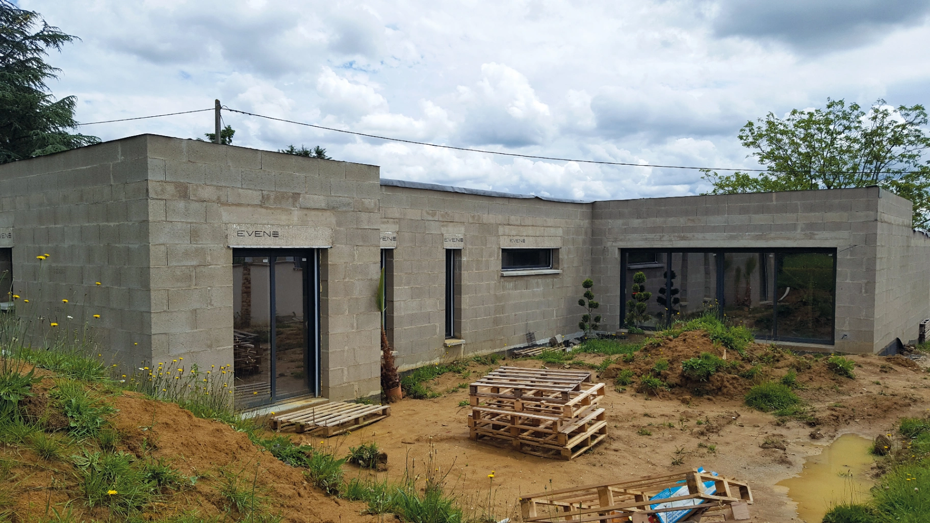 photo-facade-confrancon-01310-avant-ravalement