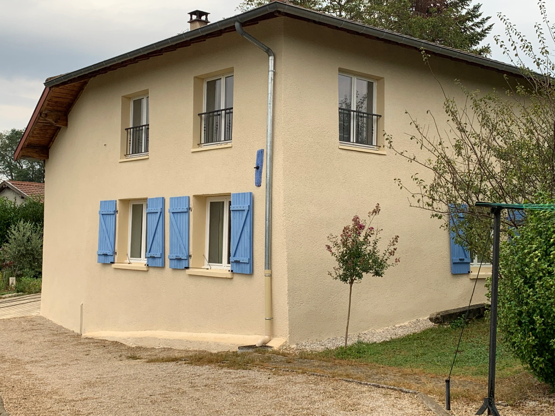 photo-facade-chatillon-la-palud-01320-apres-renovation