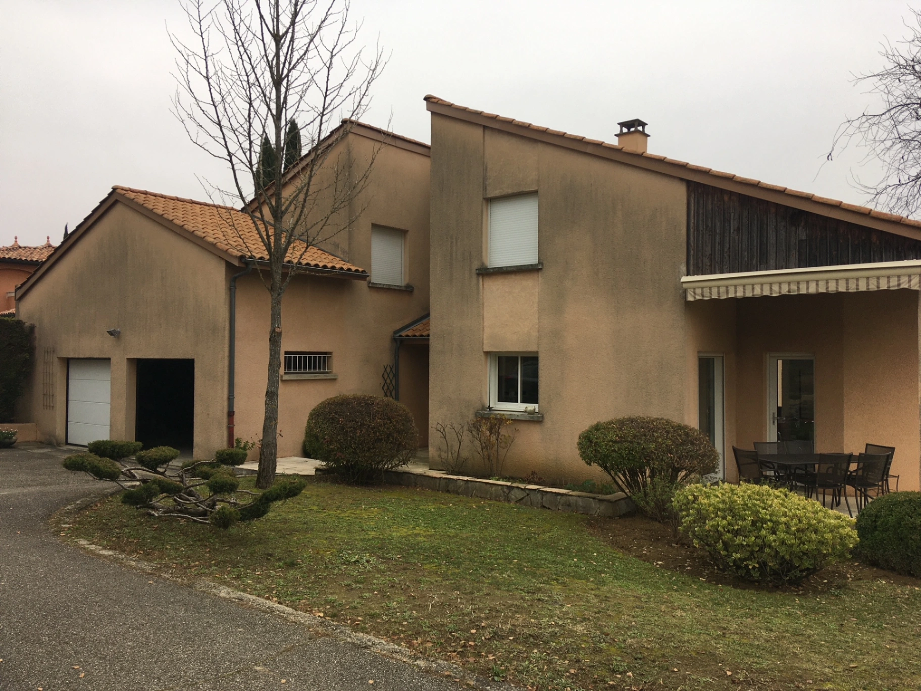photo-facade-neyron-01700-avant-renovation