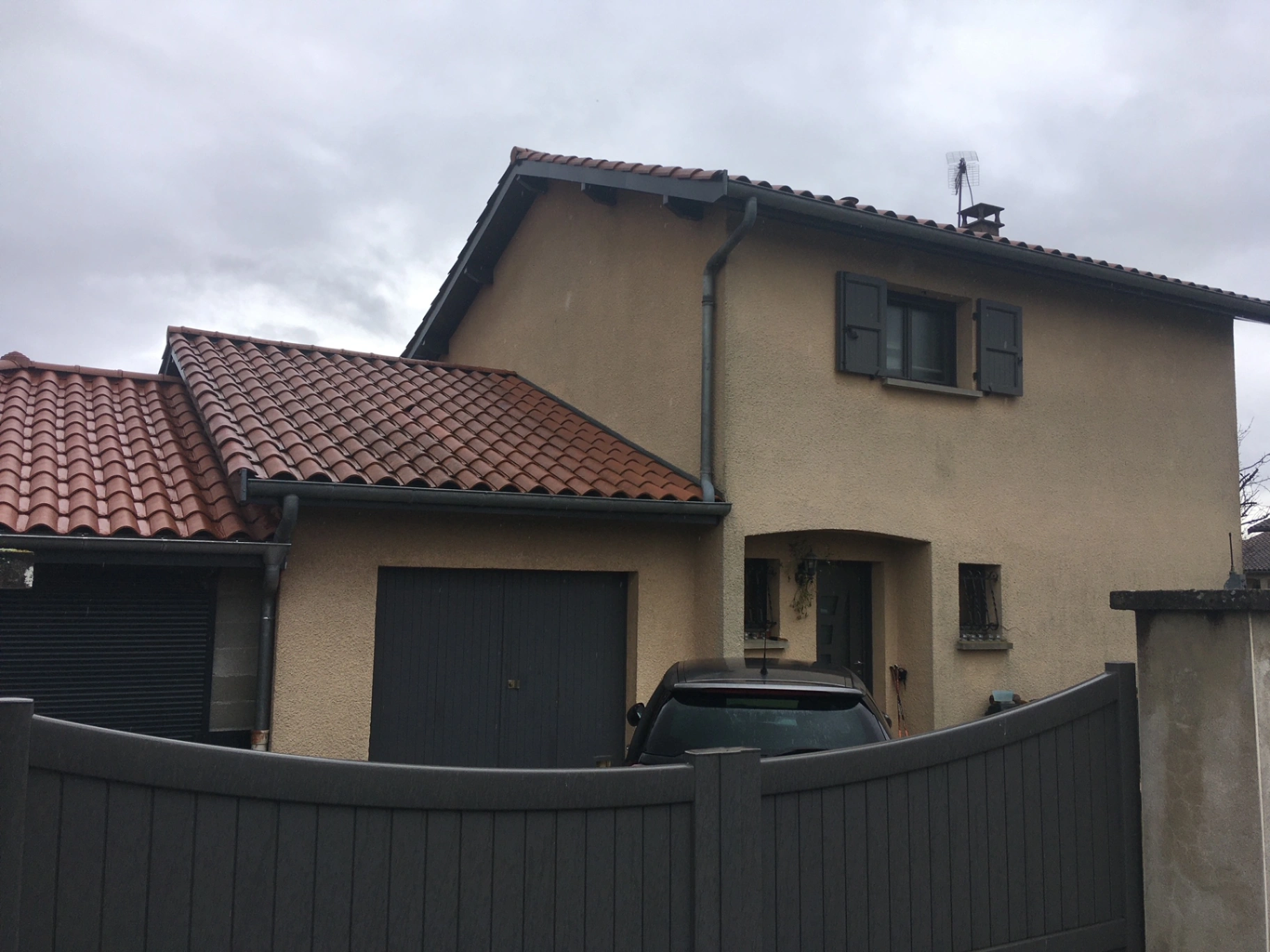 photo-facade-tramoyes-01390-avant-renovation
