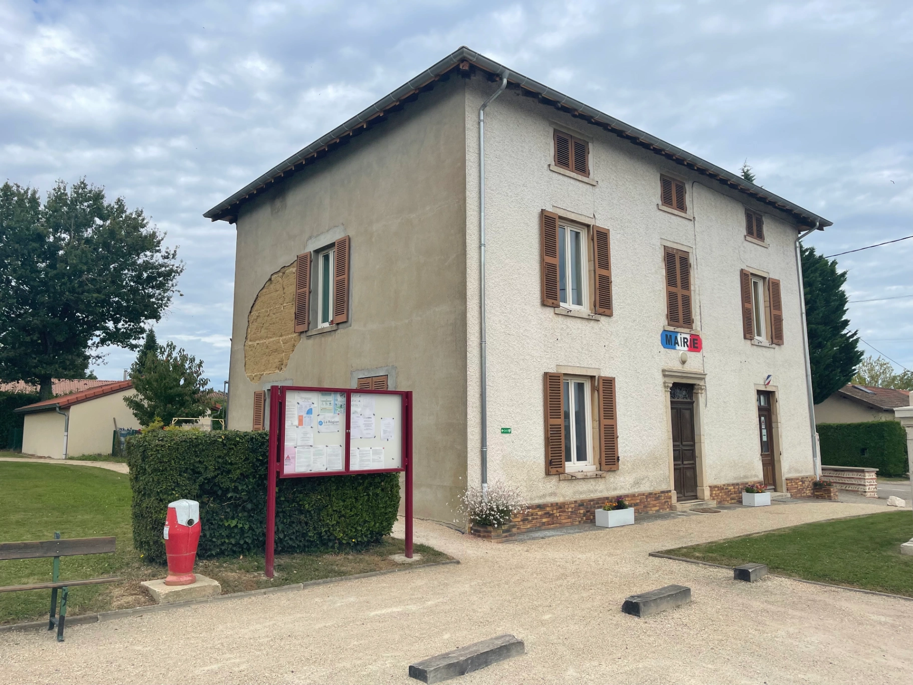 photo-facade-saint-georges-sur-renon-01400-avant-renovation