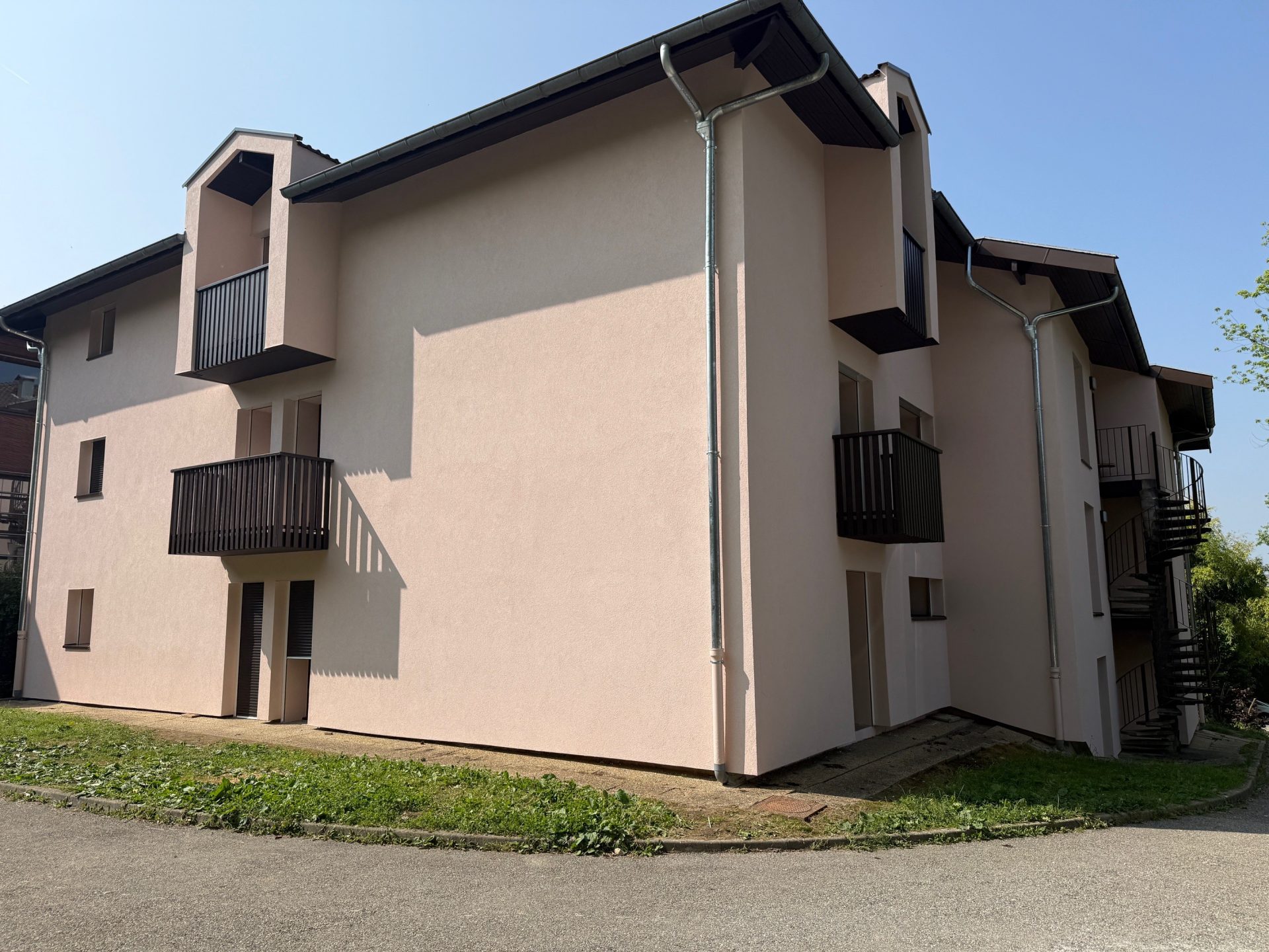 photo-immeuble-apres-isolation-thermique-exterieure-annecy
