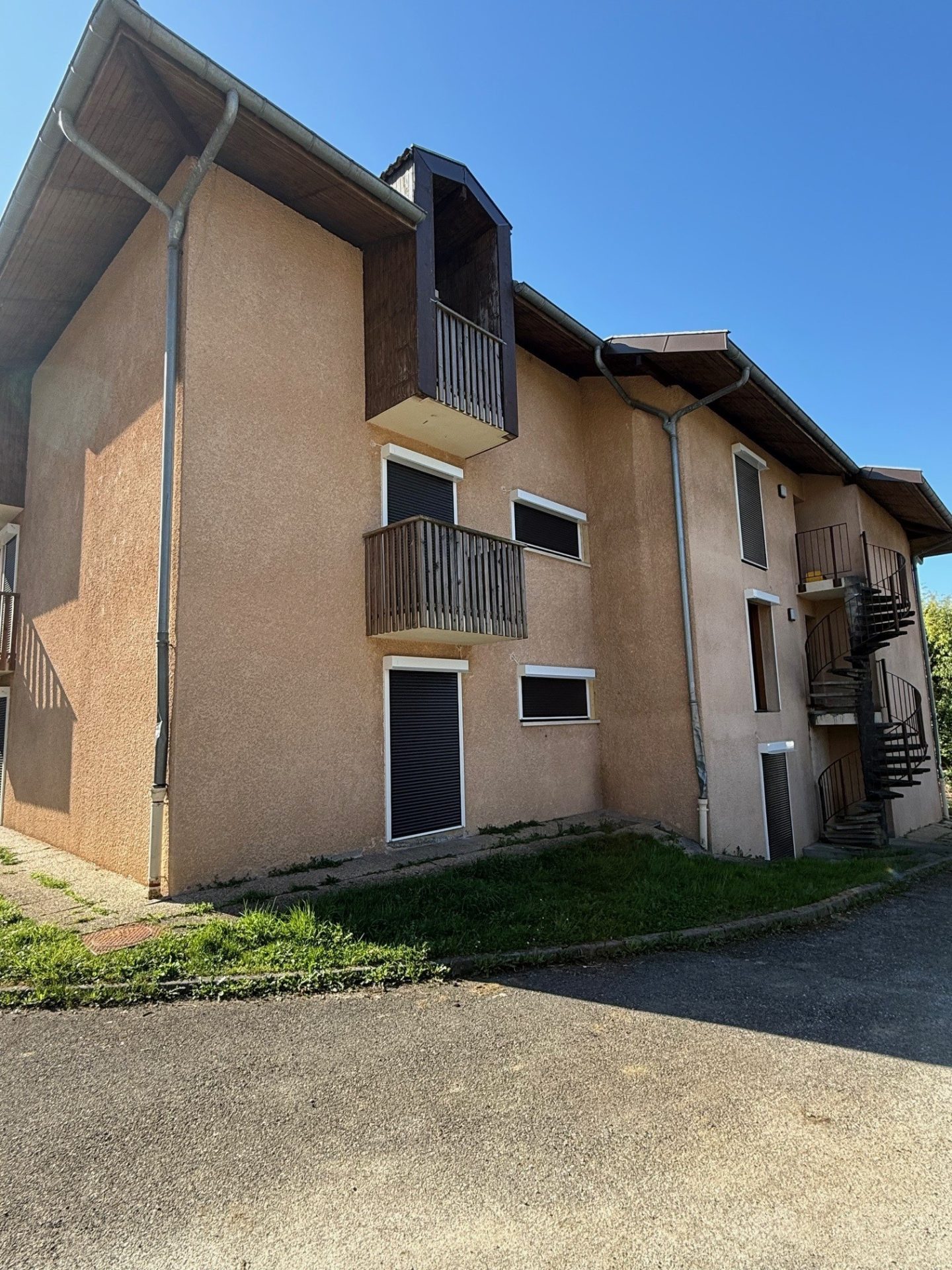 photo-immeuble-avant-isolation-thermique-exterieure-annecy