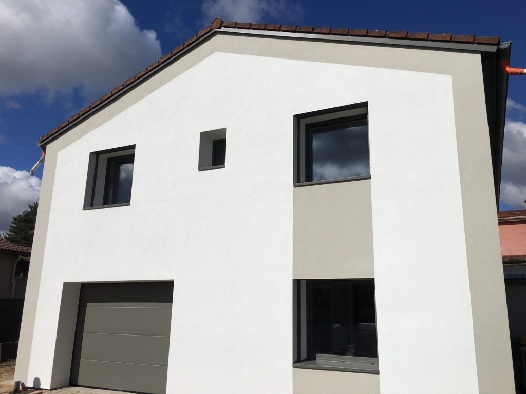 photo-facade-champagne-au-mont-dor-69140-apres-isolation-thermique-exterieure