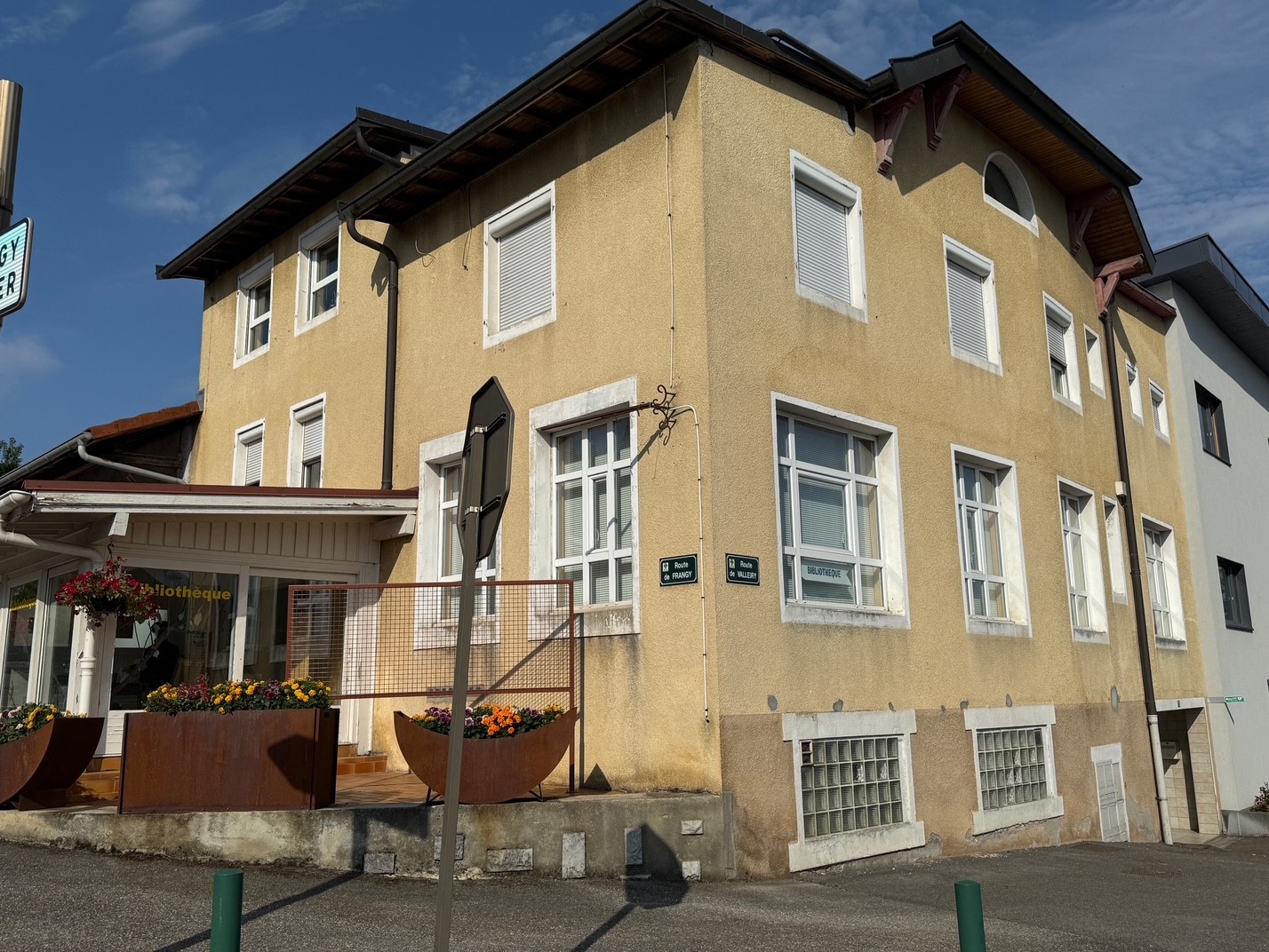 photo-facade-vers-74160-avant-ravalement