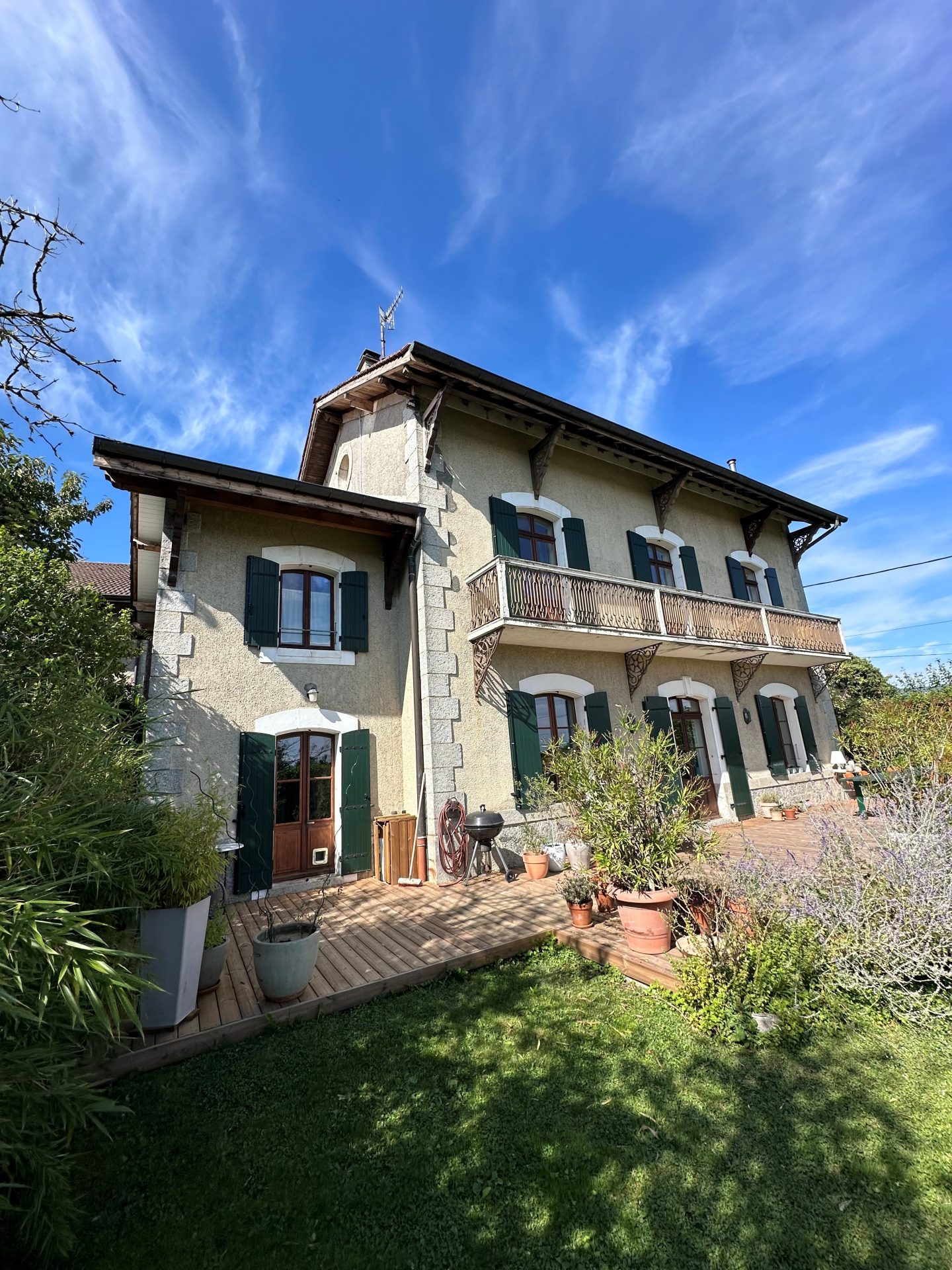 photo-facade-dingy-en-vuache-74520-avant-renovation