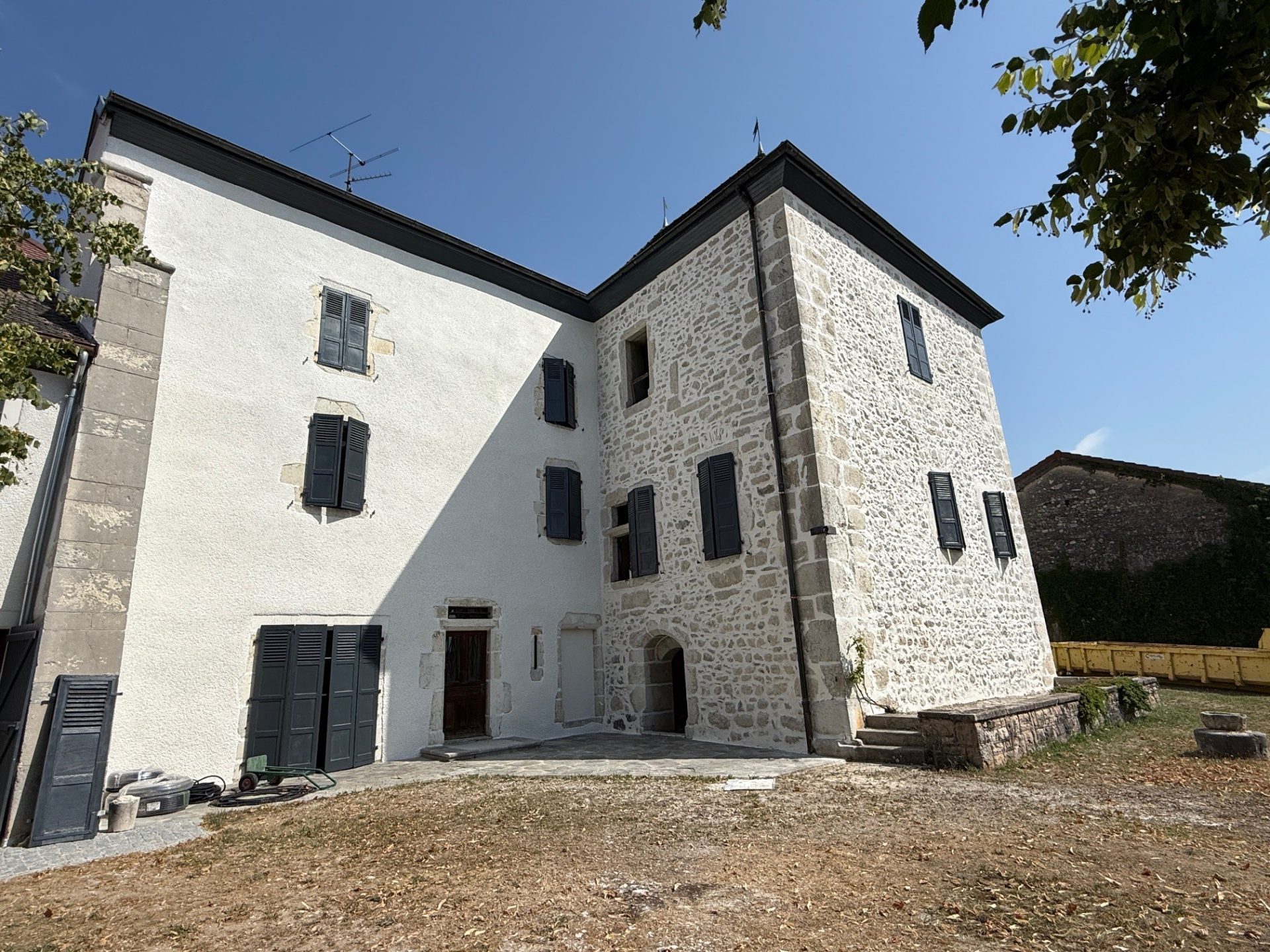 photo-facade-saint-jean-de-gonville-01630-apres-ravalement
