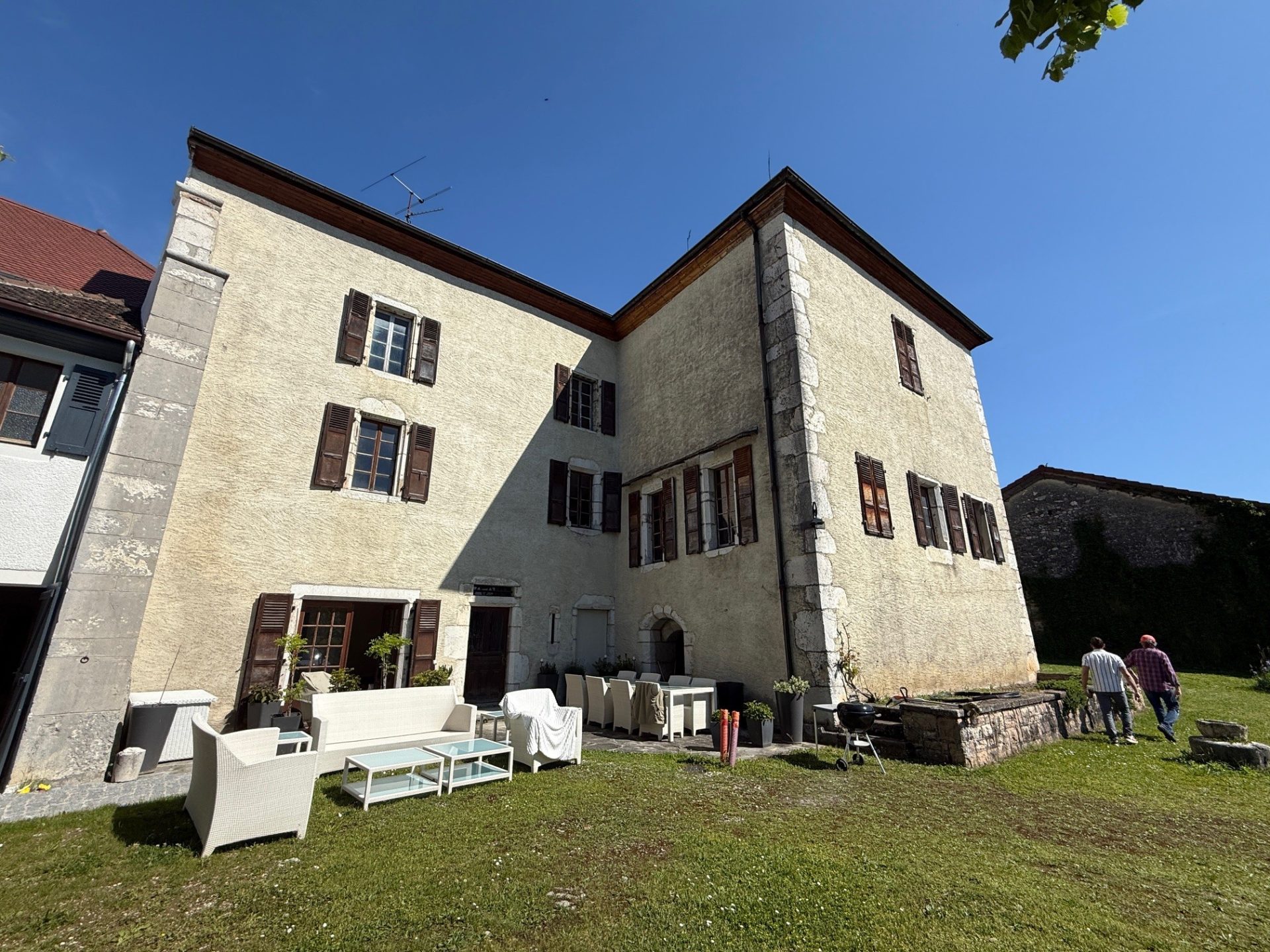 photo-facade-saint-jean-de-gonville-01630-avant-ravalement