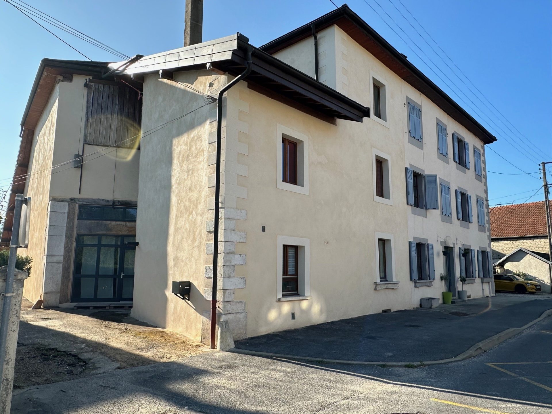 photo facade apres renovation viry 74580