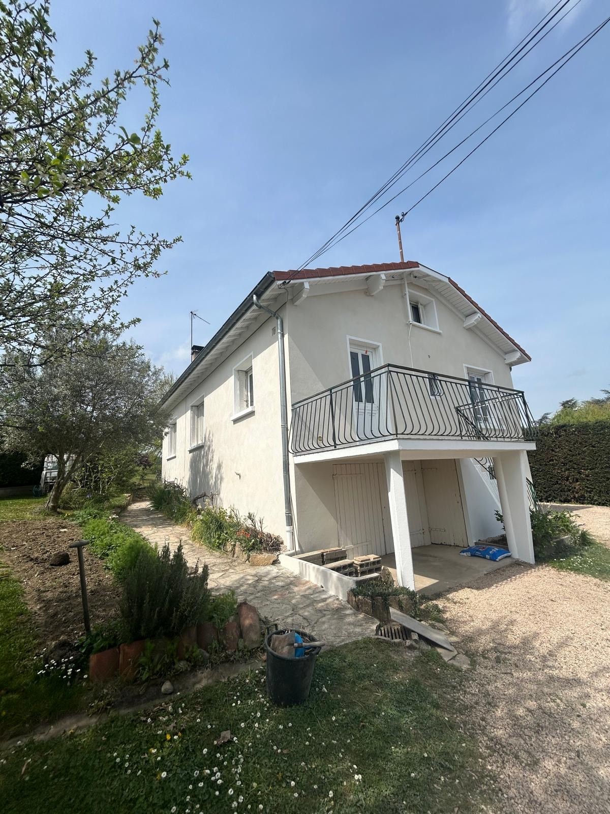photo-ravalement-facade-fleurieux-sur-l-arbresle-apres-enduit-taloche