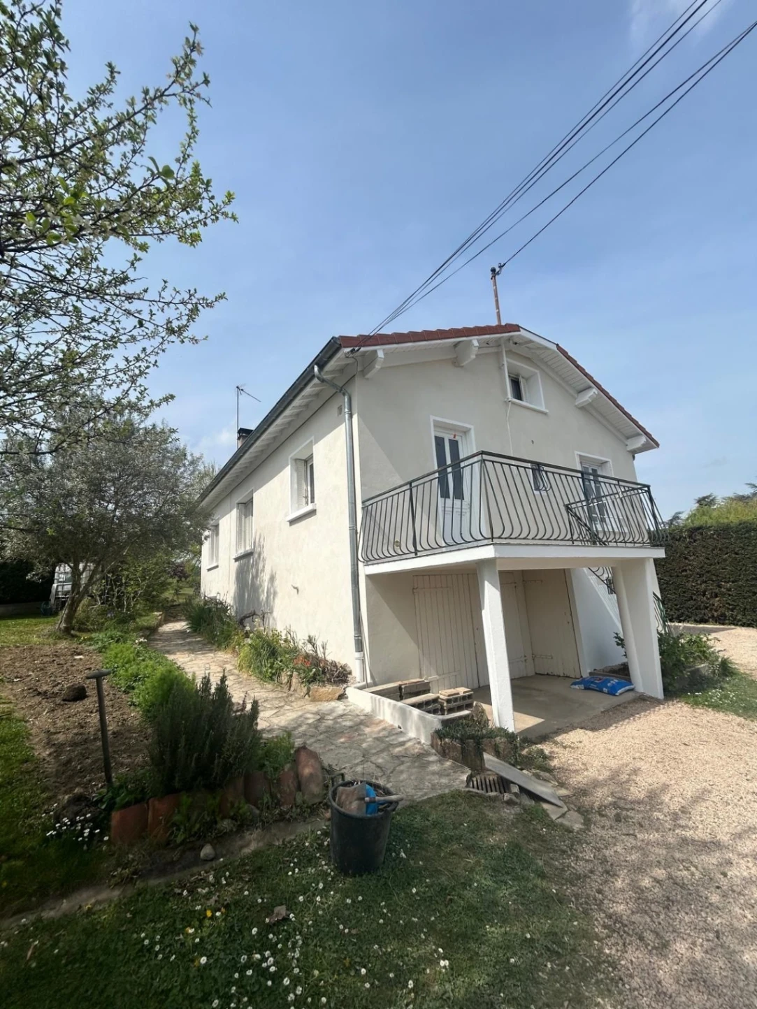 photo-ravalement-facade-fleurieux-sur-l-arbresle-apres-enduit-taloche