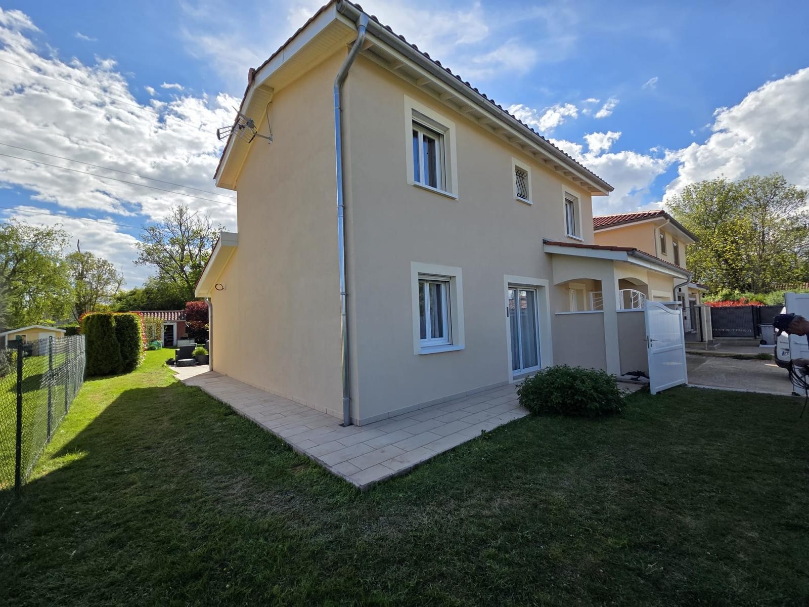 ravalement-facade-belleville-en-beaujolais-69220-apres-enduit-grese