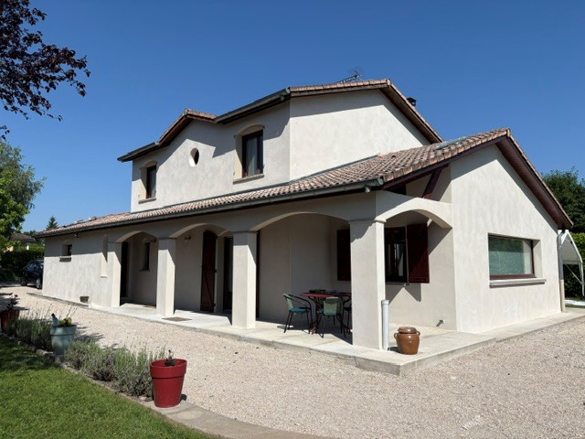 photo facade a le plantay apres renovation avec enduit taloche