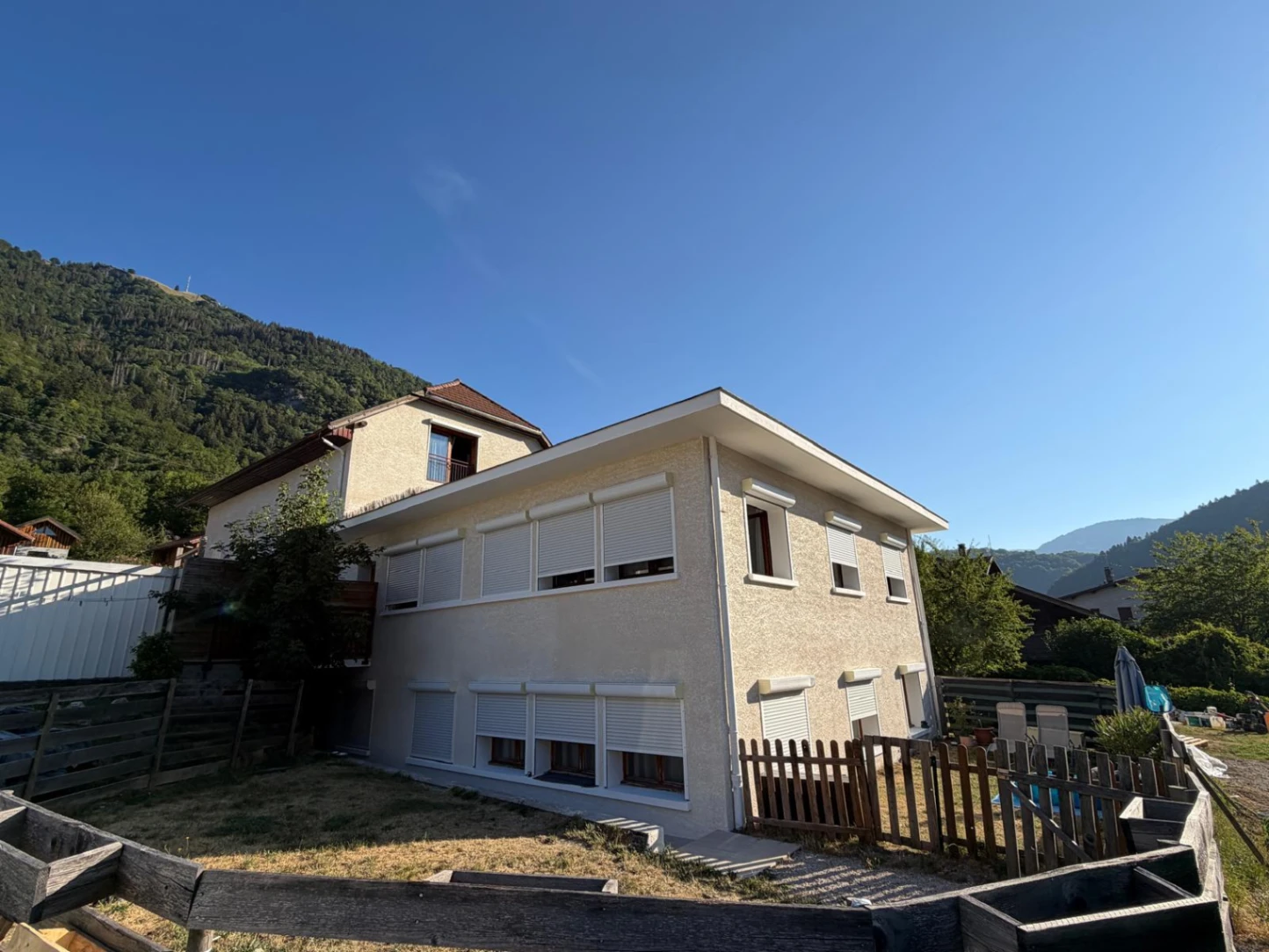 Rénovation d’une façade à Saint-Jeoire (74490) après