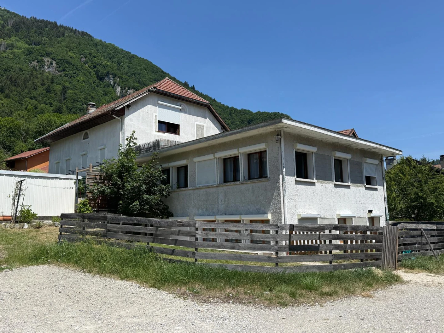Rénovation d’une façade à Saint-Jeoire (74490) avant