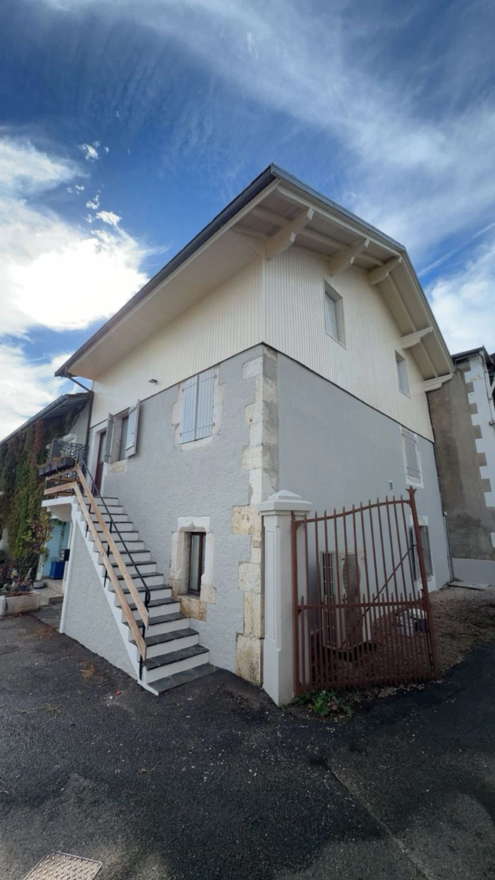 Rénovation d’une façade à Sauverny (01220) après
