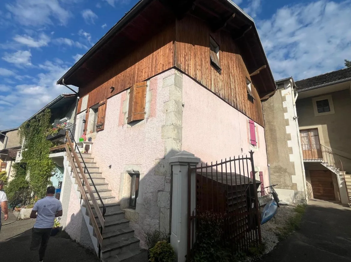 Rénovation d’une façade à Sauverny (01220) avant